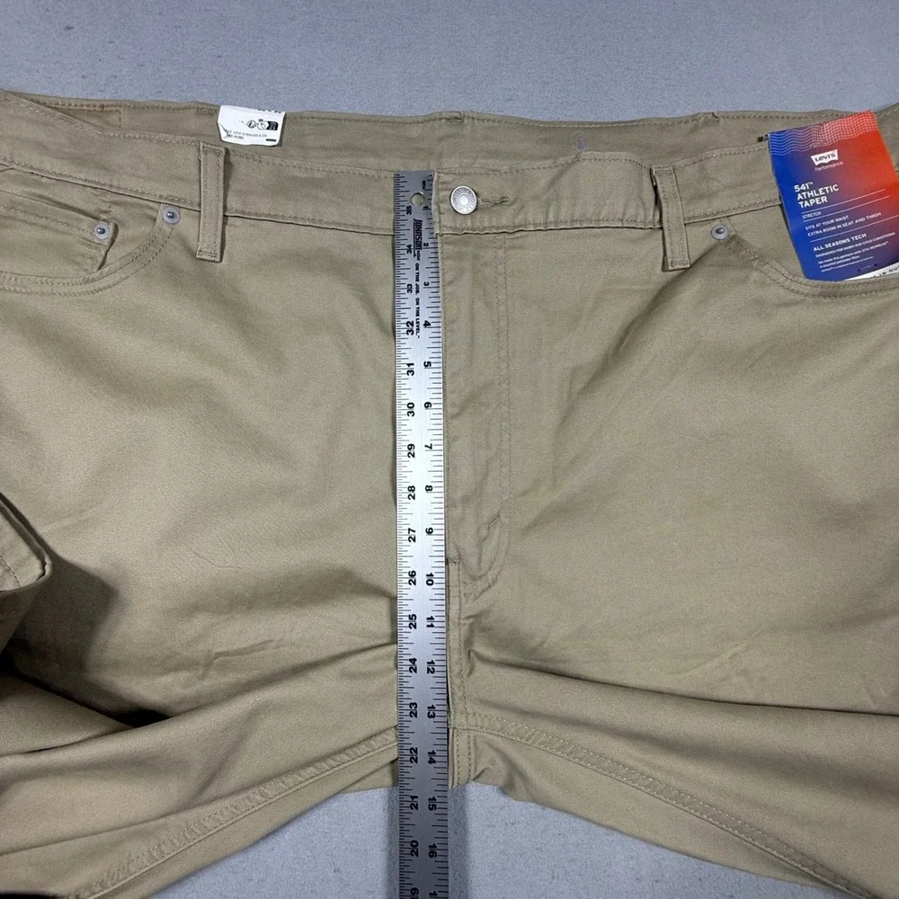 NWT Levis Mens 541 Athletic Taper Khaki Tan Stretch Pants Big & Tall 52x30